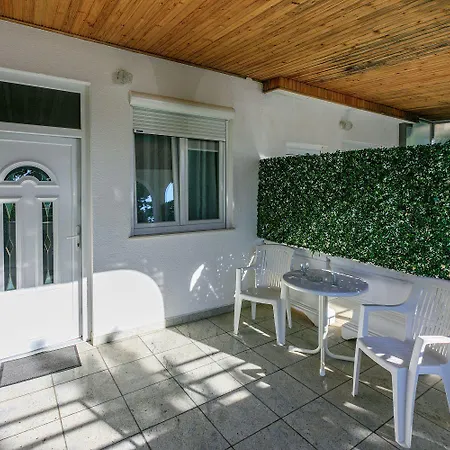 Charmantes Nur 50 Meter Zum Mit Privater Terrasse, Meerblick, Parkplatz * Dramalj