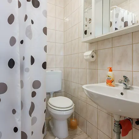 Charmantes Nur 50 Meter Zum Mit Privater Terrasse, Meerblick, Parkplatz